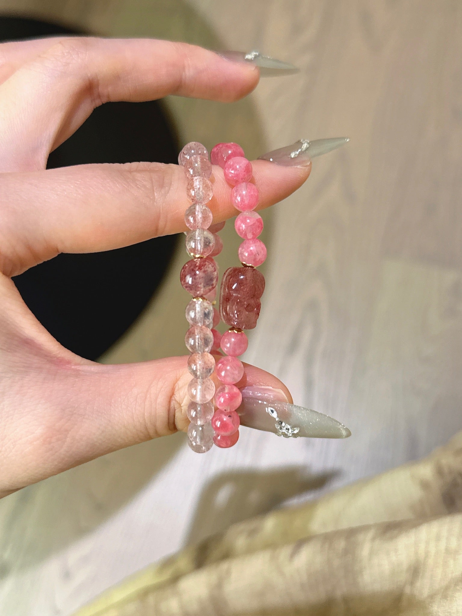 ▫️▪️ Rose stone strawberry crystal bracelet